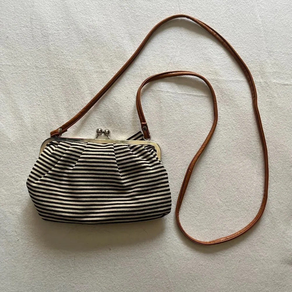 American Eagle Crossbody Purse 8 ½ x 6 - Picture 7 of 8